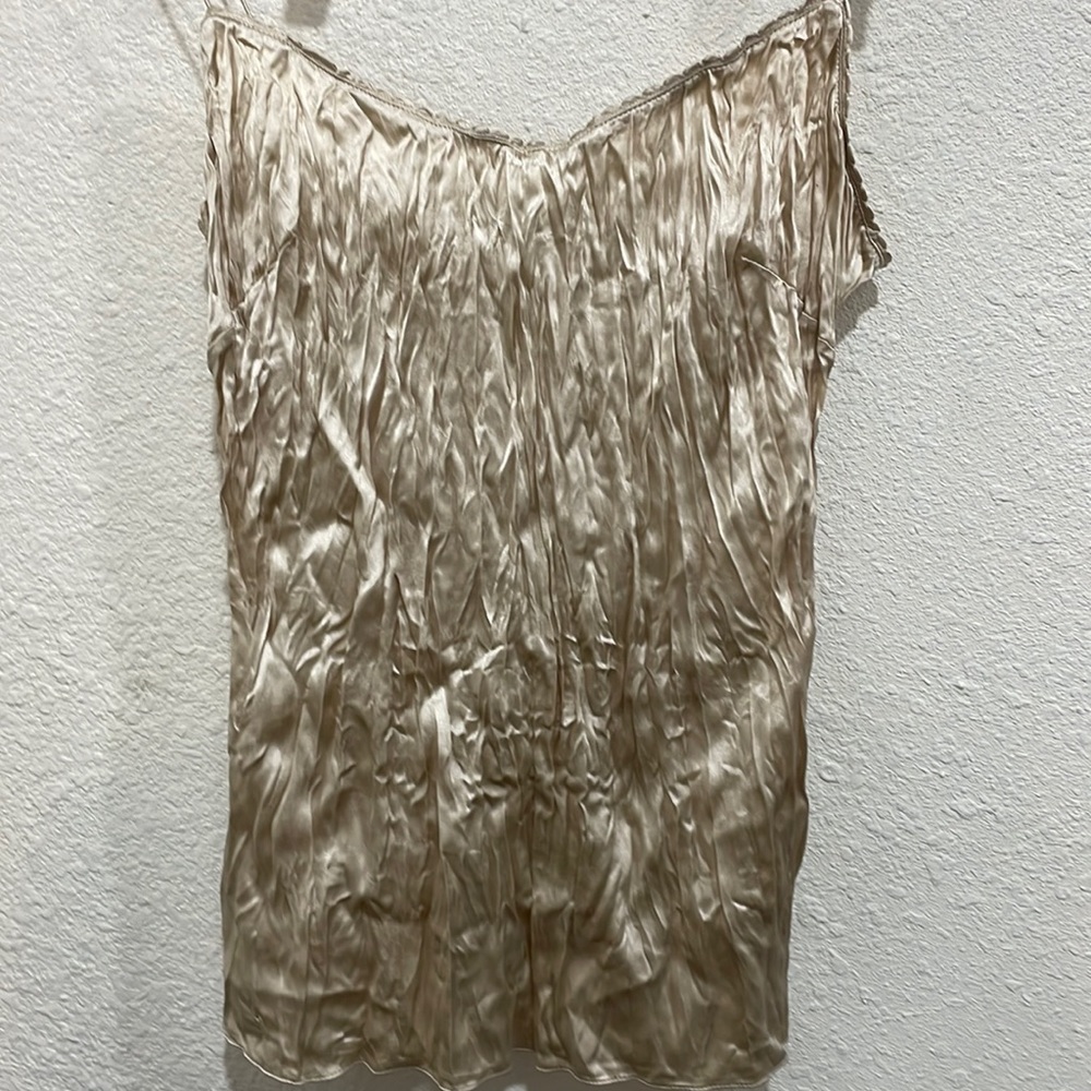 Elie Tahari 95% Silk top.